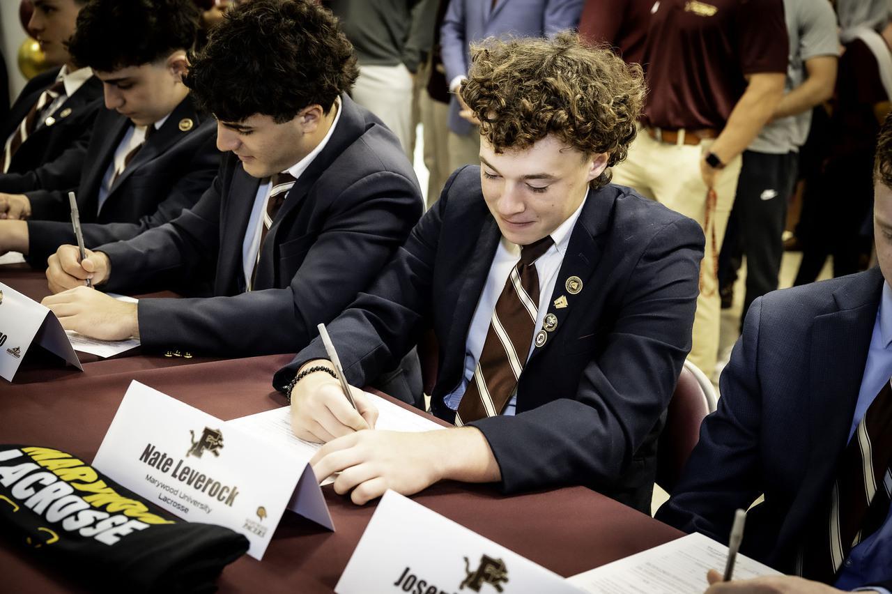 MF_SR SIGNING-WEB-968