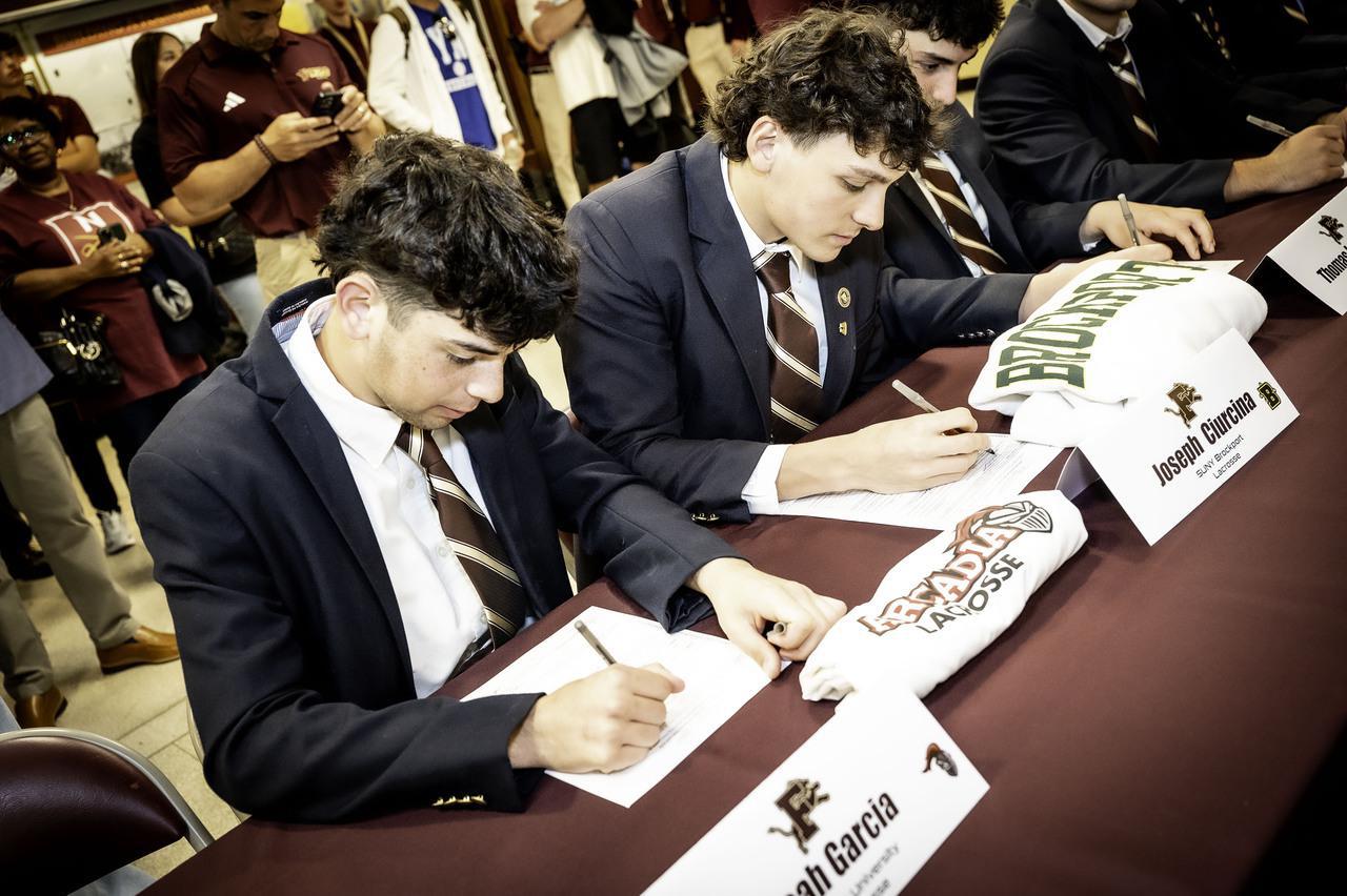MF_SR SIGNING-WEB-969