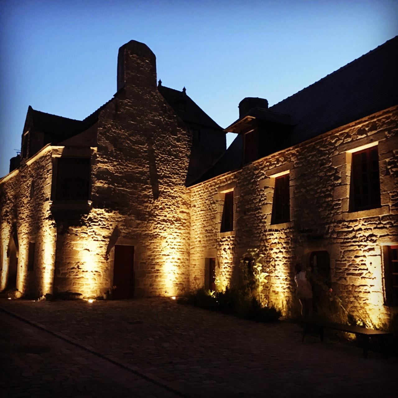 Le Marquisat by night