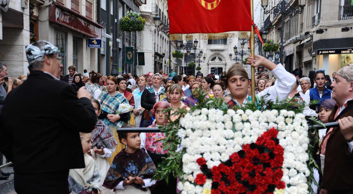 La ofrenda de flores La ofrenda de flores