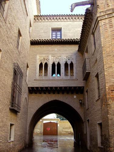 Casa y arco del Deán