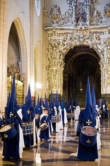 Nazarenos de Nuestro Señor Jesús de la Humildad Entregado por el Sanedrín y de María Santísima del Dulce Nombre Nazarenos de Nuestro Señor Jesús de la Humildad Entregado por el Sanedrín y de María Santísima del Dulce Nombre