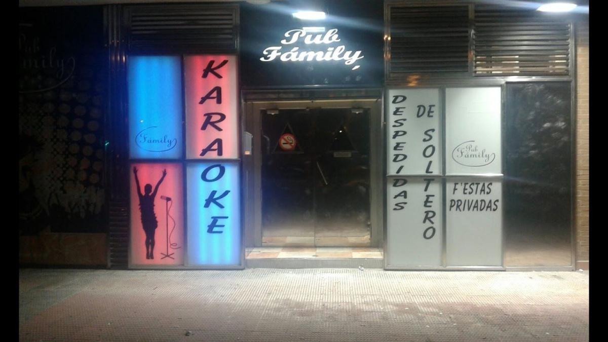 Karaoke Pub Family