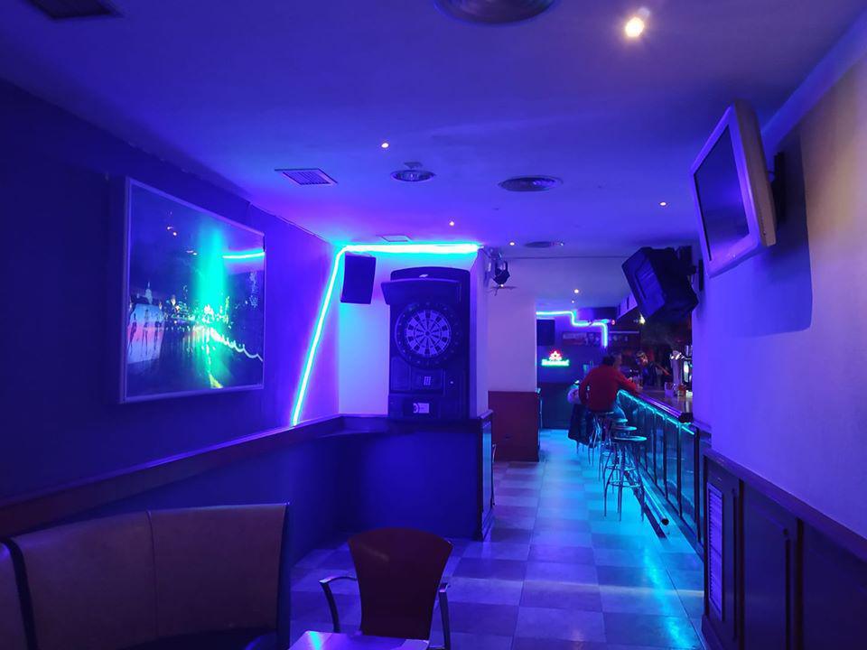 Karaoke Pub Family