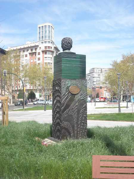 Monumento a Basilio Paraíso