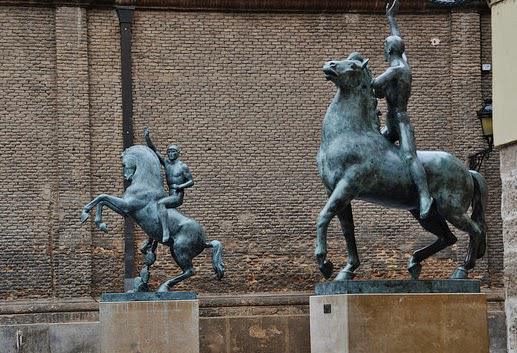 Saludo olímpico: atletas clásico y moderno Saludo olímpico: atletas clásico y moderno