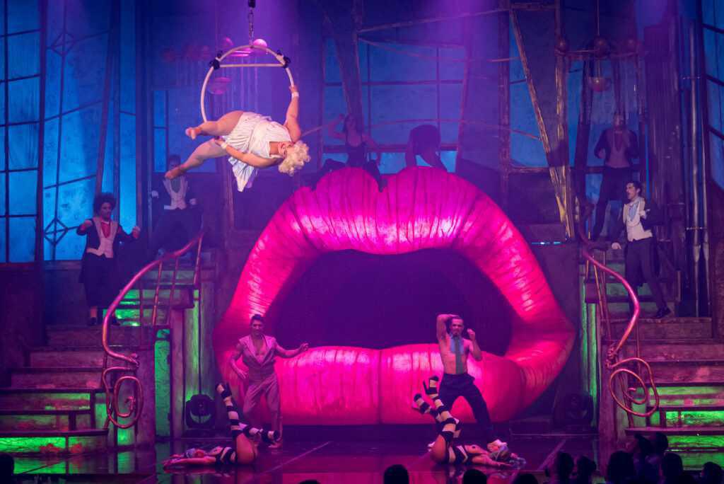 THE HOLE X. Teatro Principal