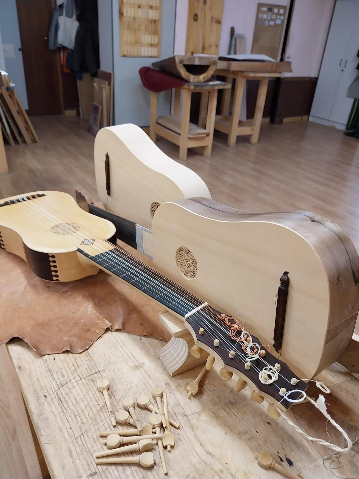 Escuela de Violería Escuela de Violería