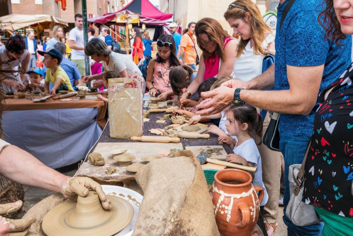 MERCADO MEDIEVAL DE LAS TRES CULTURAS. Balcón de San Lázaro, plaza de La Seo y alrededores