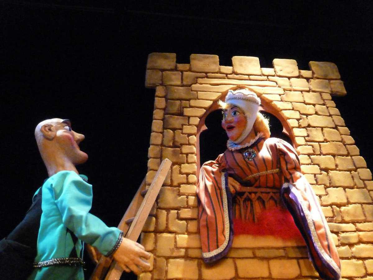 🎭 TEATRO ARBOLÉ. LA BARRACA DE LOS TÍTERES (Sesión de mañana). Calle Moret 🎭