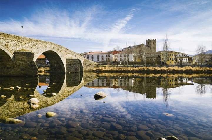 Madrid y sus alrededores: un viaje cultural Madrid y sus alrededores: un viaje cultural