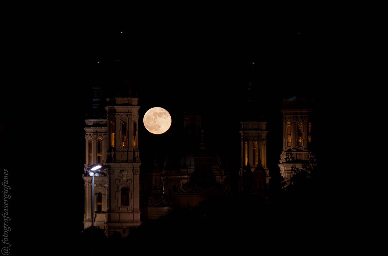 La superluna sobre el Pilar (25/05/2021)