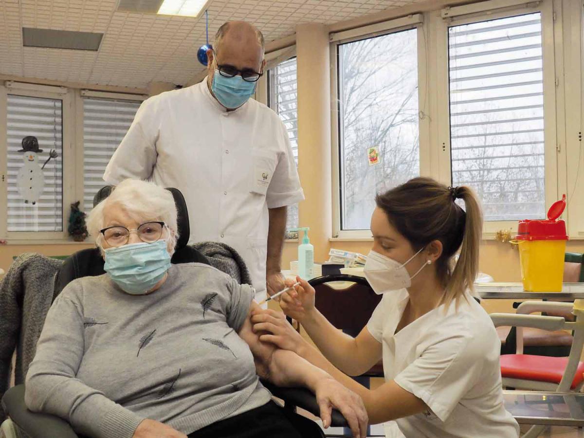 Centre hospitalier de Saint-Affrique : début des vaccinations pour l'EHPAD et les professionnels de santé