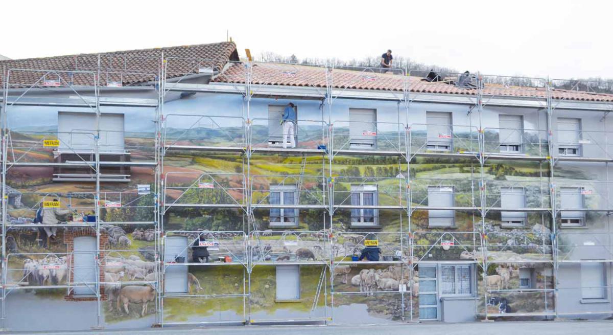 Fresque murale à la Résidence de la Gare : chapeau les artistes