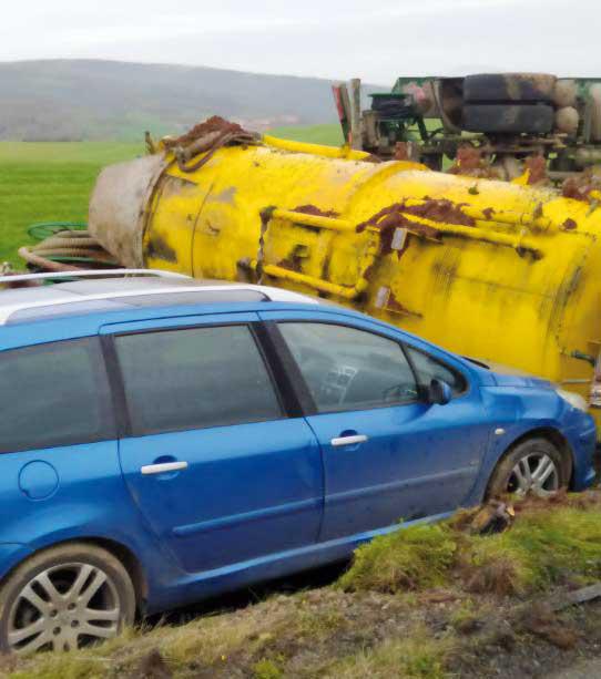Rebourguil : accident entre un camion et une voiture Rebourguil : accident entre un camion et une voiture