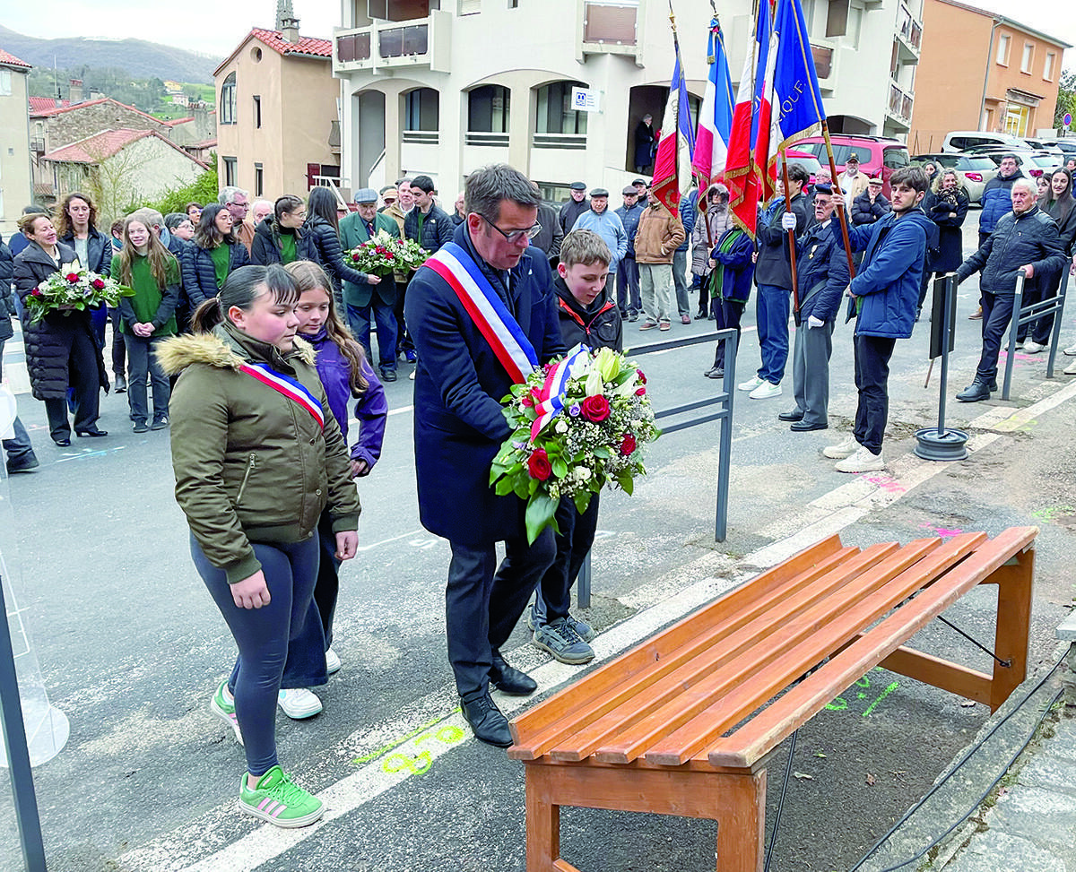 Cessez le Feu en Algérie : cérémonie commémorative devant la stèle de Caylus Cessez le Feu en Algérie : cérémonie commémorative devant la stèle de Caylus