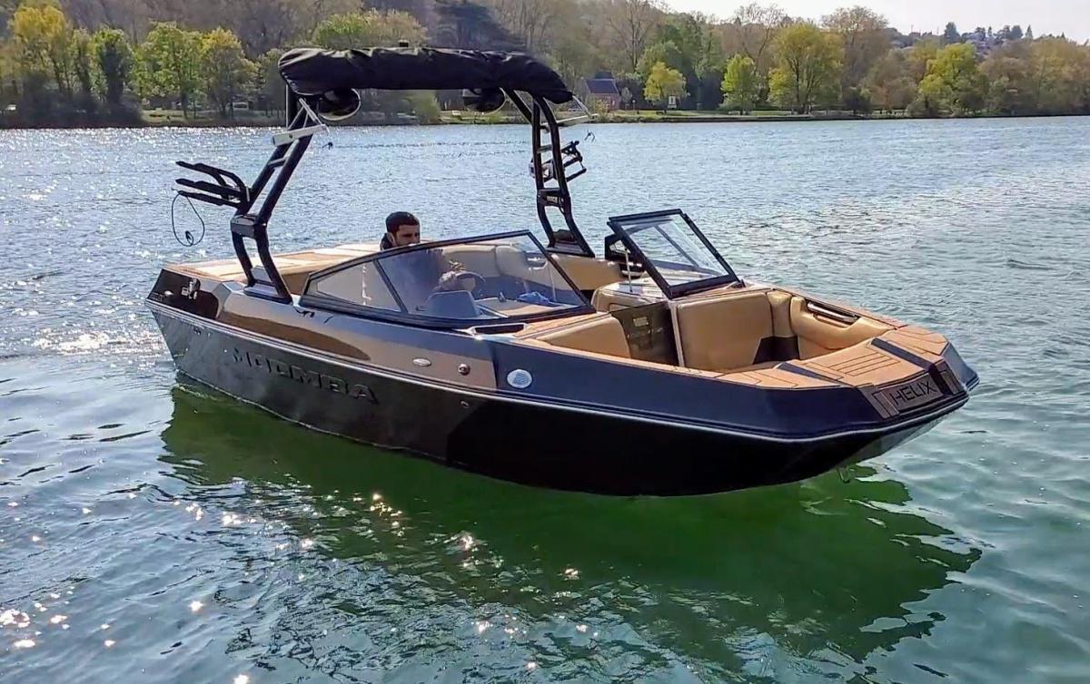 Team Building avec le bateau du CSE (Balade, ski nautique) Team Building avec le bateau du CSE (Balade, ski nautique)