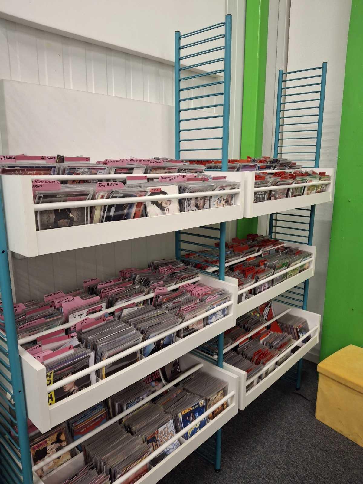 Nous donnons nos anciens CDs sur la médiathèque du CSE Vénissieux Nous donnons nos anciens CDs sur la médiathèque du CSE Vénissieux