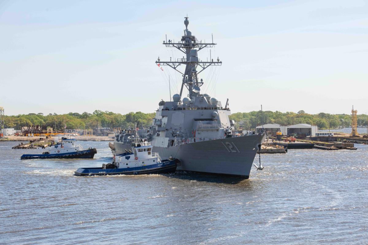 Frank E. Petersen Jr. (DDG 121) sails away