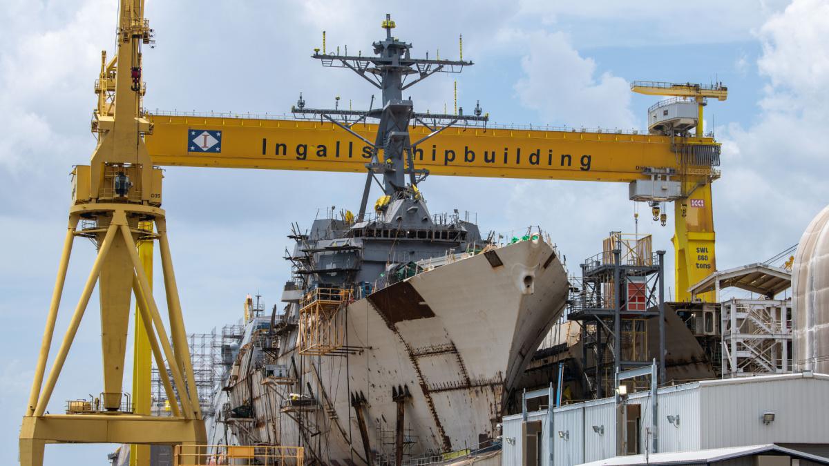 DDG 129 closer to completion | Mast Installation 