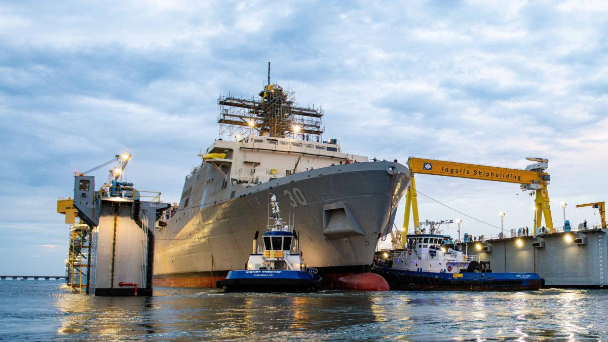 Ingalls launches amphibious transport dock Harrisburg (LPD 30)