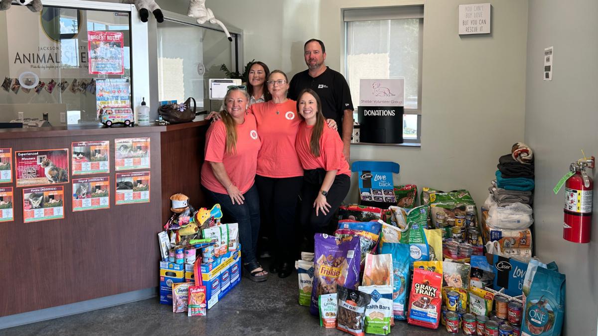 Ingalls Cares | Shipbuilders donate food, supplies to animal shelter