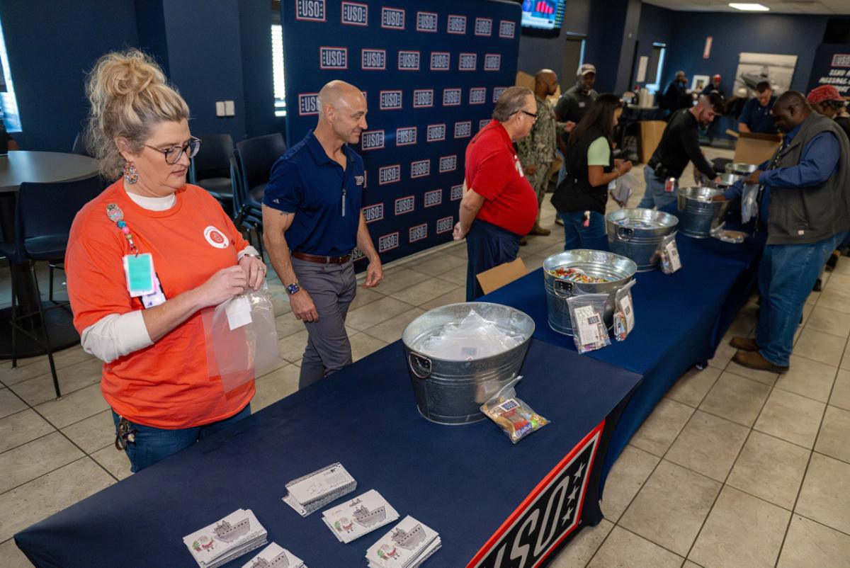  For the Warfighter | Sending holiday joy to servicemembers