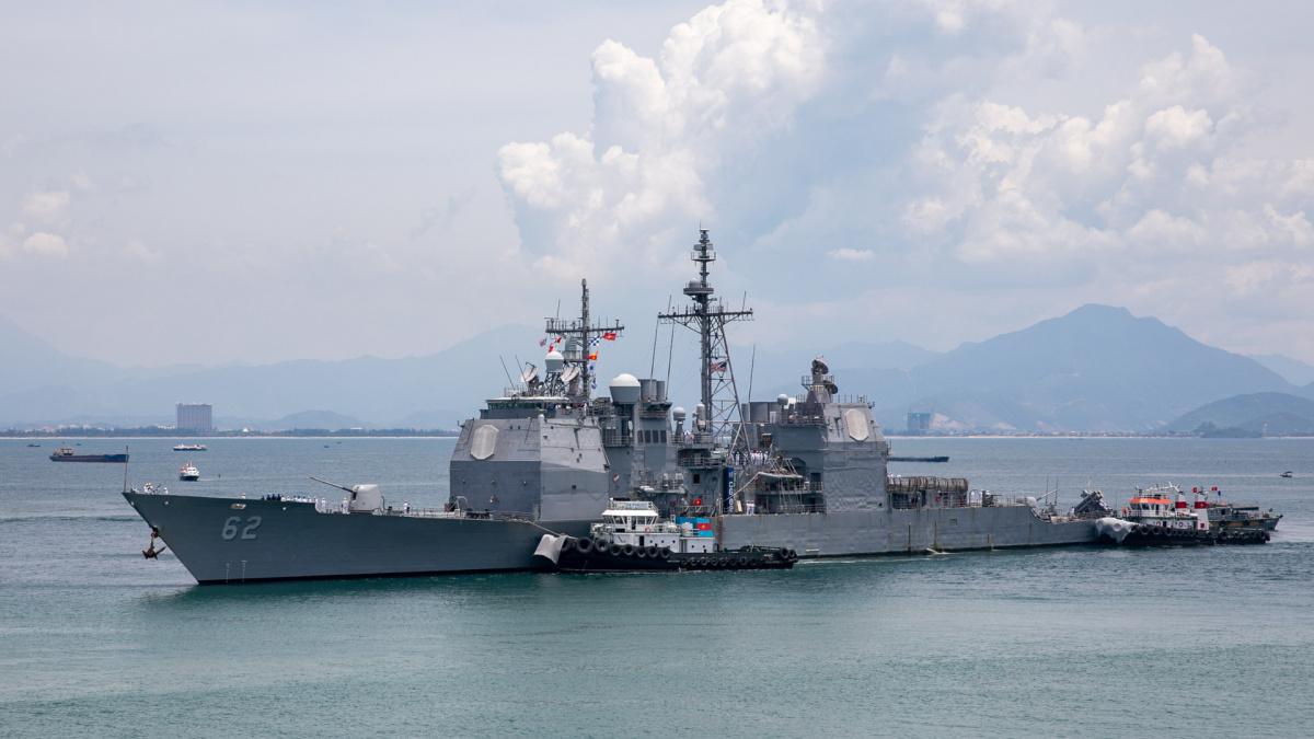 Warfighters in Action | USS Tripoli (LHA 7) & USS Robert Smalls (CG 62) Warfighters in Action | USS Tripoli (LHA 7) & USS Robert Smalls (CG 62)