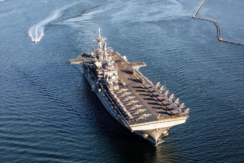 Warfighters in Action | USS Tripoli (LHA 7) & USS Robert Smalls (CG 62) Warfighters in Action | USS Tripoli (LHA 7) & USS Robert Smalls (CG 62)