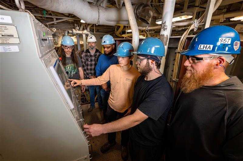 Ship Milestone | Bougainville (LHA 8) Generator Light-Off Ship Milestone | Bougainville (LHA 8) Generator Light-Off