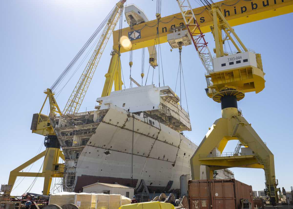 LPD 31 forward house lift marks major step in ship’s construction LPD 31 forward house lift marks major step in ship’s construction