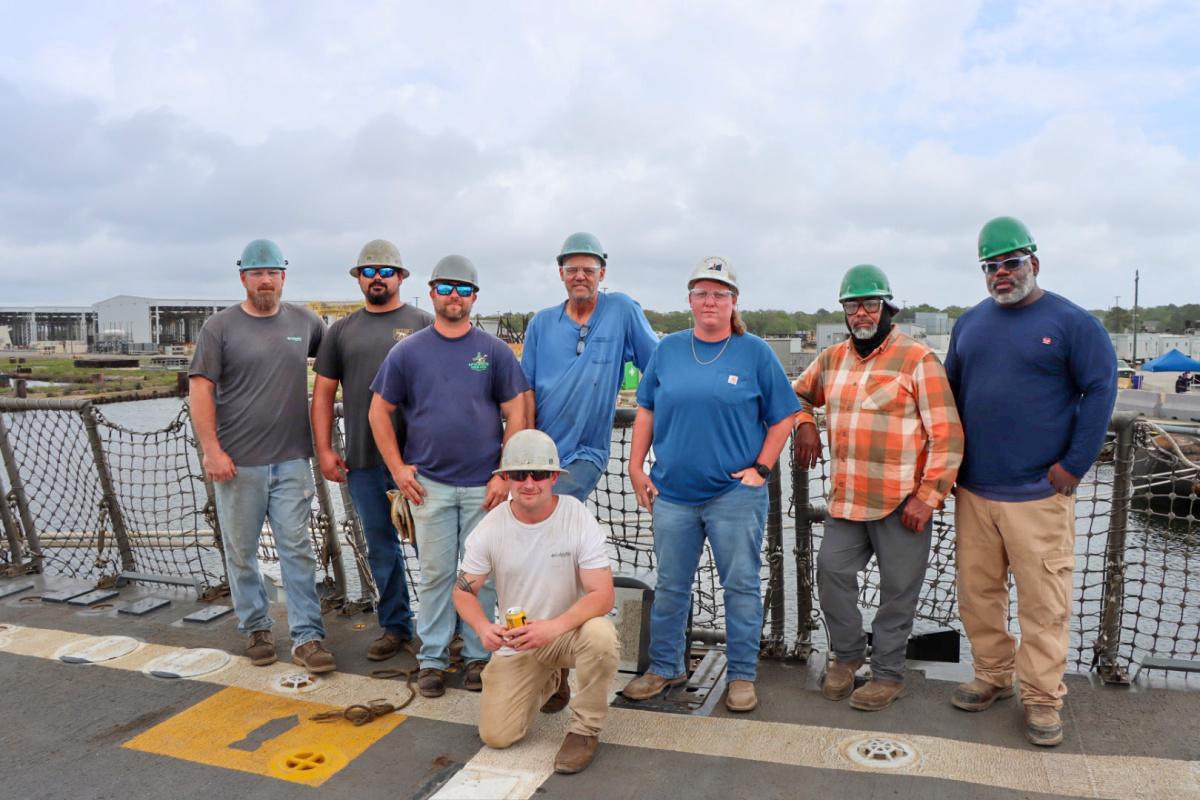 Anchors of Excellence | Shipbuilders on DDG 128 recognized by ship leadership Anchors of Excellence | Shipbuilders on DDG 128 recognized by ship leadership