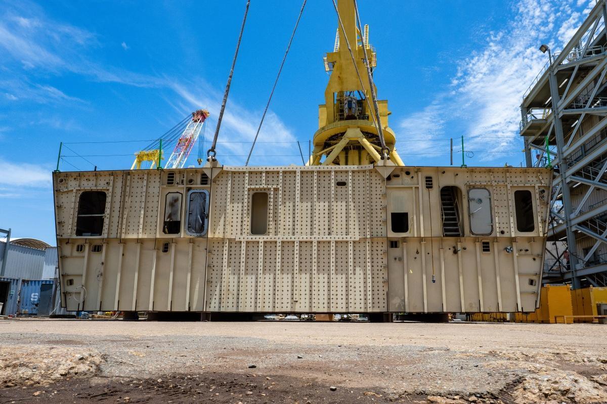 Ingalls Shipbuilding Erects First Grand Blocks Built by Distributed Shipbuilding Partners on Thad Cochran (DDG 135) Ingalls Shipbuilding Erects First Grand Blocks Built by Distributed Shipbuilding Partners on Thad Cochran (DDG 135)