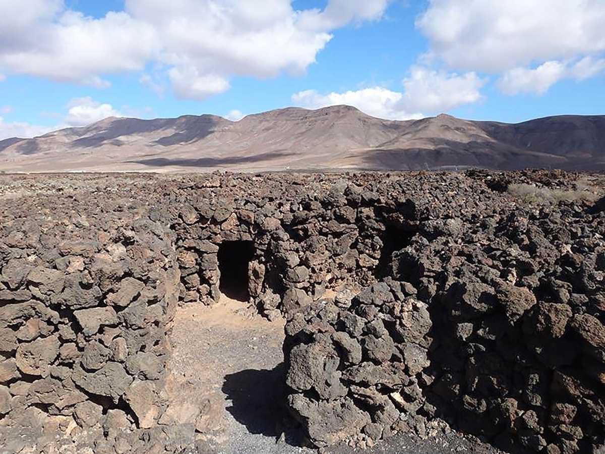 Fuerteventura zoekt zijn doden in grotten, steenkisten... en in het museum van Parijs