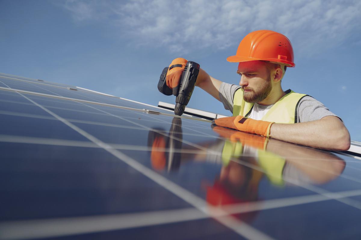 Ceraldi, Energia Solare per Aziende e Privati: Risparmio e Sostenibilità 