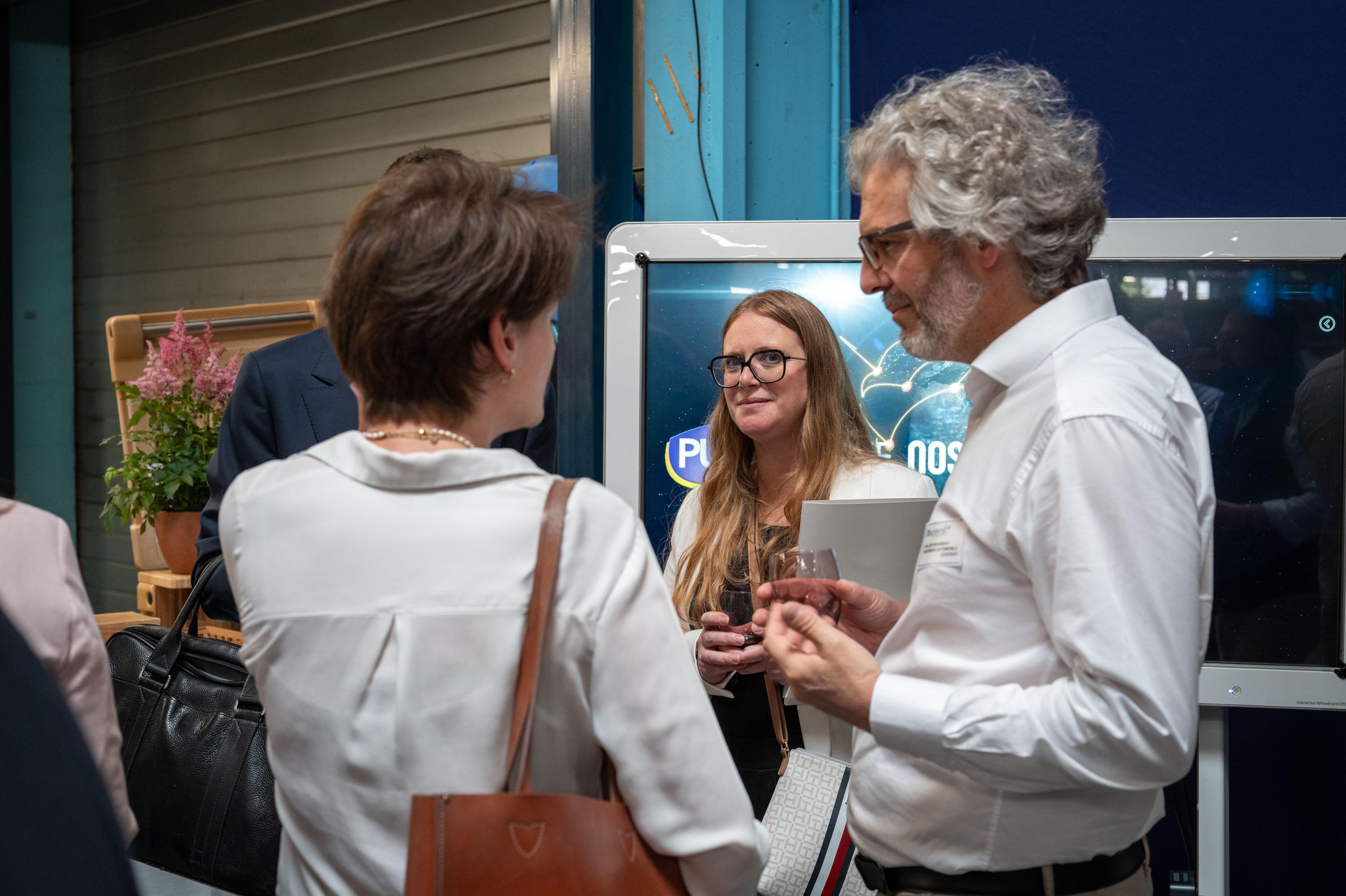 Q1003863