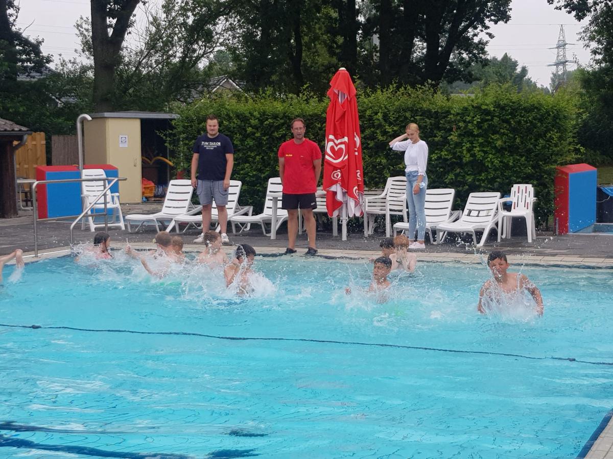Schwimmkurs an unserer Schule Schwimmkurs an unserer Schule
