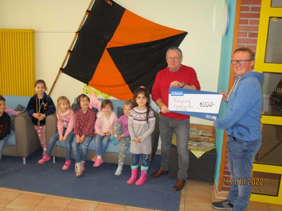 Spende der Kolpingfamilie Lathen an den Förderverein St. Vitus Kindergarten