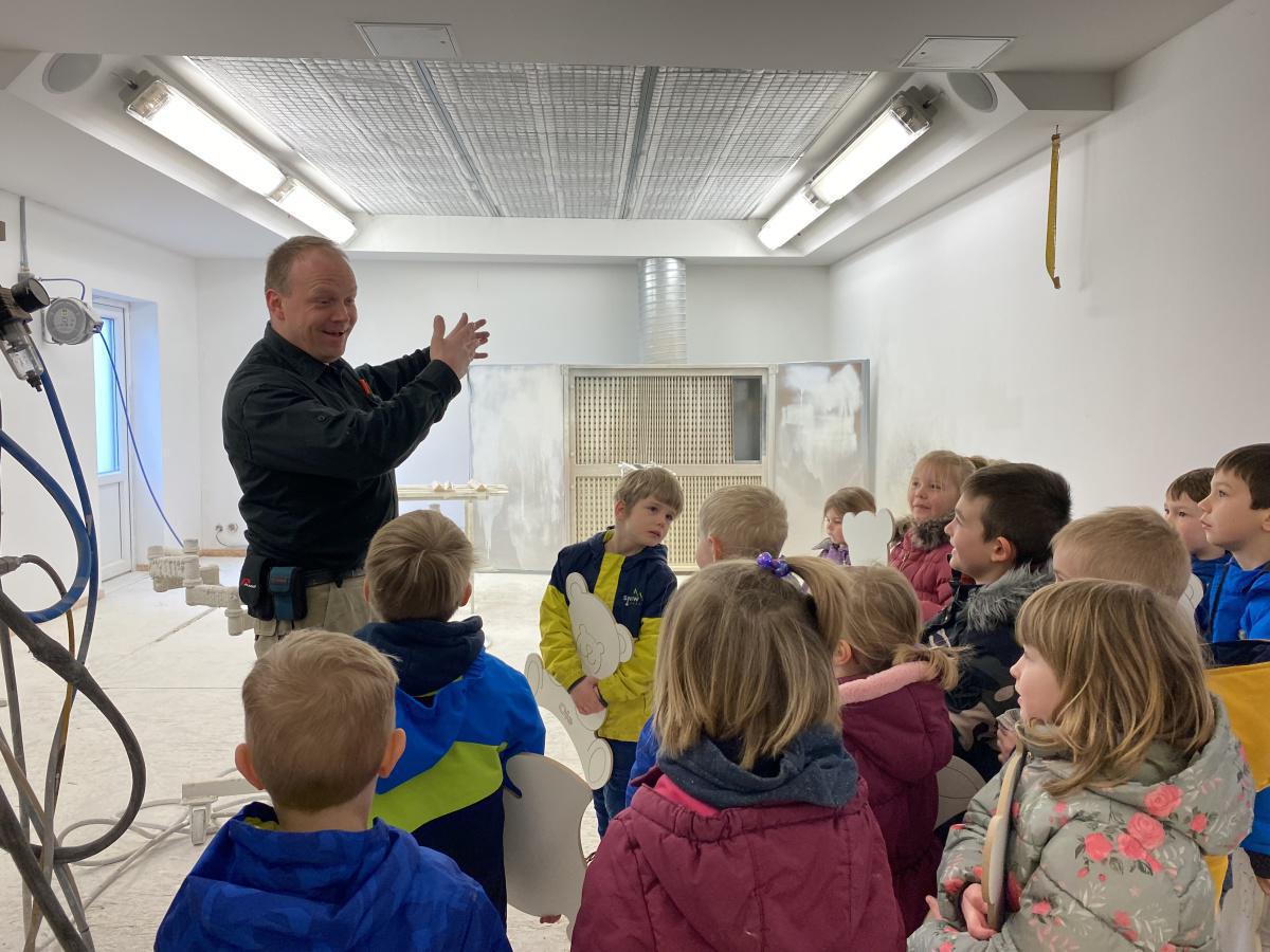 Großer Besuch in Tischlerei in Niederlangen