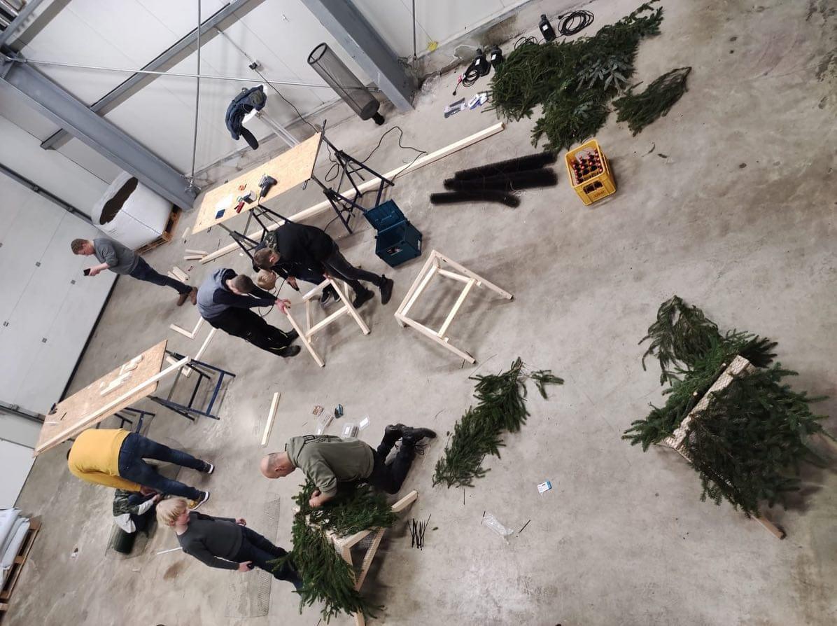 Jugendgruppe baut Laichnester Jugendgruppe baut Laichnester