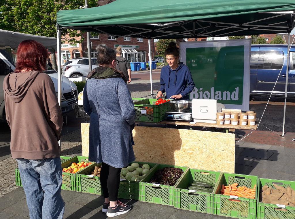 Jetzt neu: Regionales Biogemüse auf dem Lathener Wochenmarkt Jetzt neu: Regionales Biogemüse auf dem Lathener Wochenmarkt
