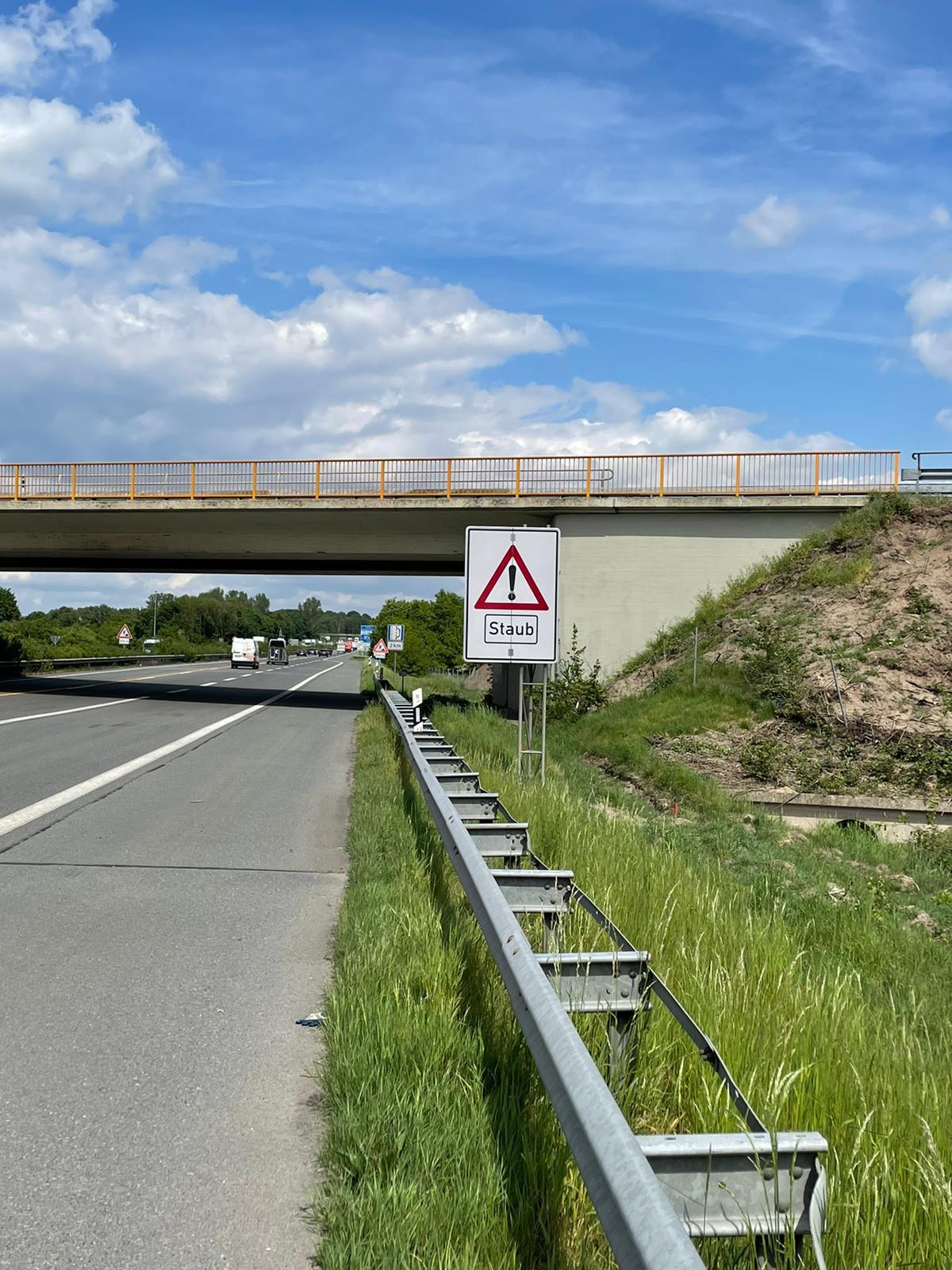Achtung Staub! Autobahn Westfalen weist auf mögliche Gefahren hin - auch A31 Achtung Staub! Autobahn Westfalen weist auf mögliche Gefahren hin - auch A31
