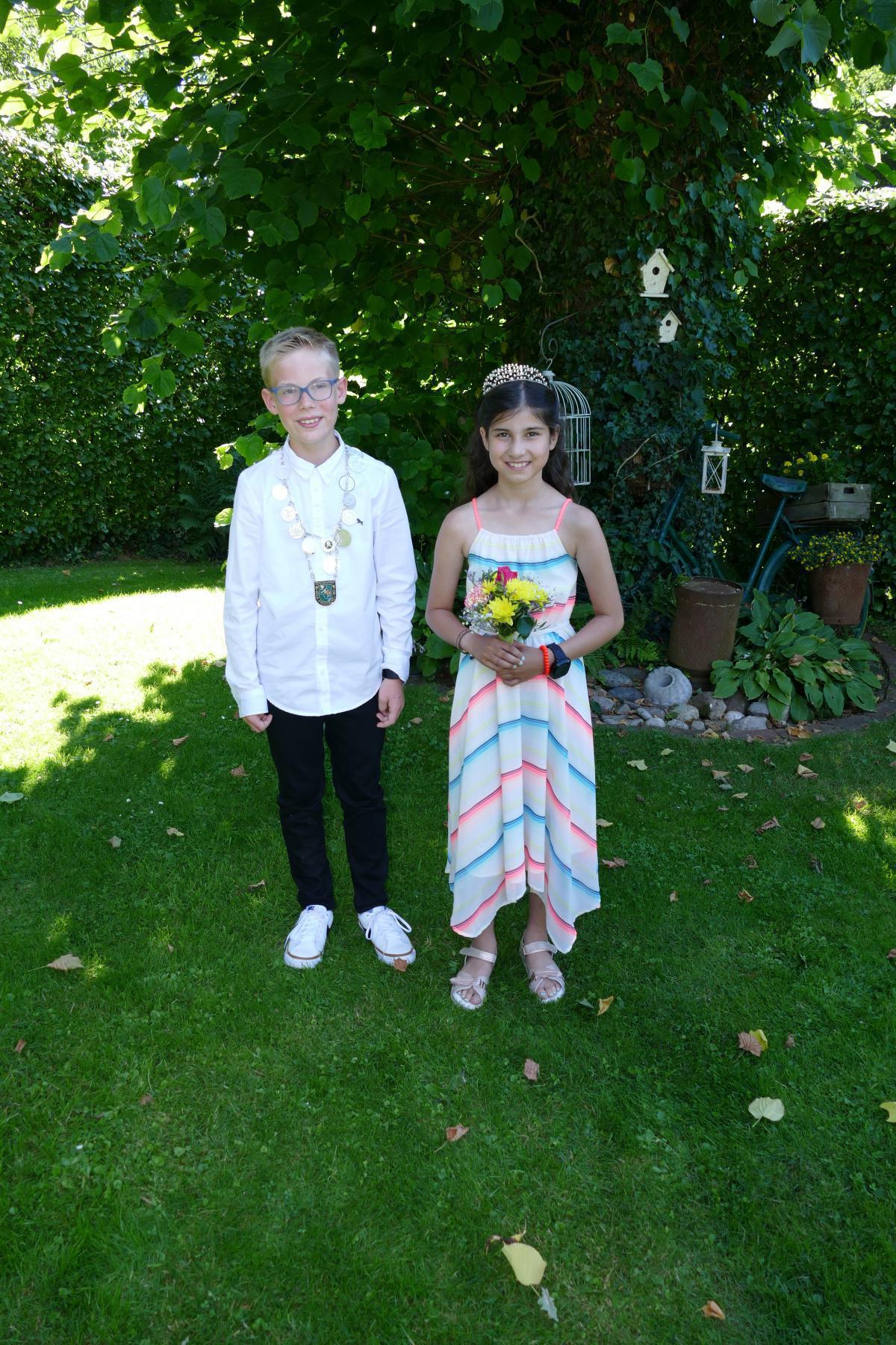 Jürgen Münster heißt der neue Regent des Schützenvereins Düthe-Fresenburg – Gelanie Mutisi und Moritz Borgmann regieren die Kinder Jürgen Münster heißt der neue Regent des Schützenvereins Düthe-Fresenburg – Gelanie Mutisi und Moritz Borgmann regieren die Kinder