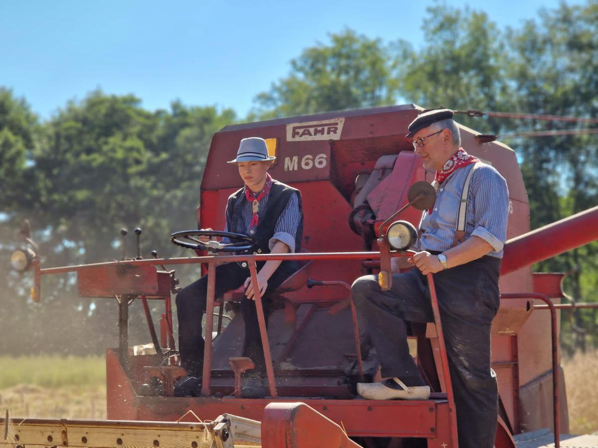 Historische Ernte auf dem Mühljanshof Historische Ernte auf dem Mühljanshof
