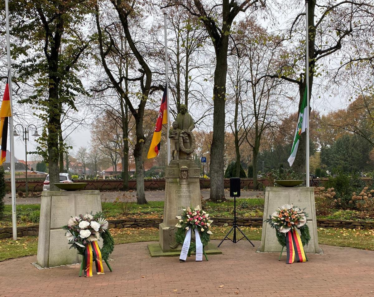 Volkstrauertag – Kranzniederlegung in Lathen Volkstrauertag – Kranzniederlegung in Lathen