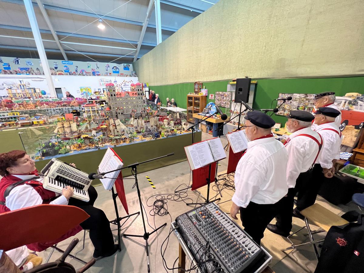 Endlich wieder ein vorweihnachtliches Event - Maritimer Chor Emstal in den Miniwelten Lathen Endlich wieder ein vorweihnachtliches Event - Maritimer Chor Emstal in den Miniwelten Lathen