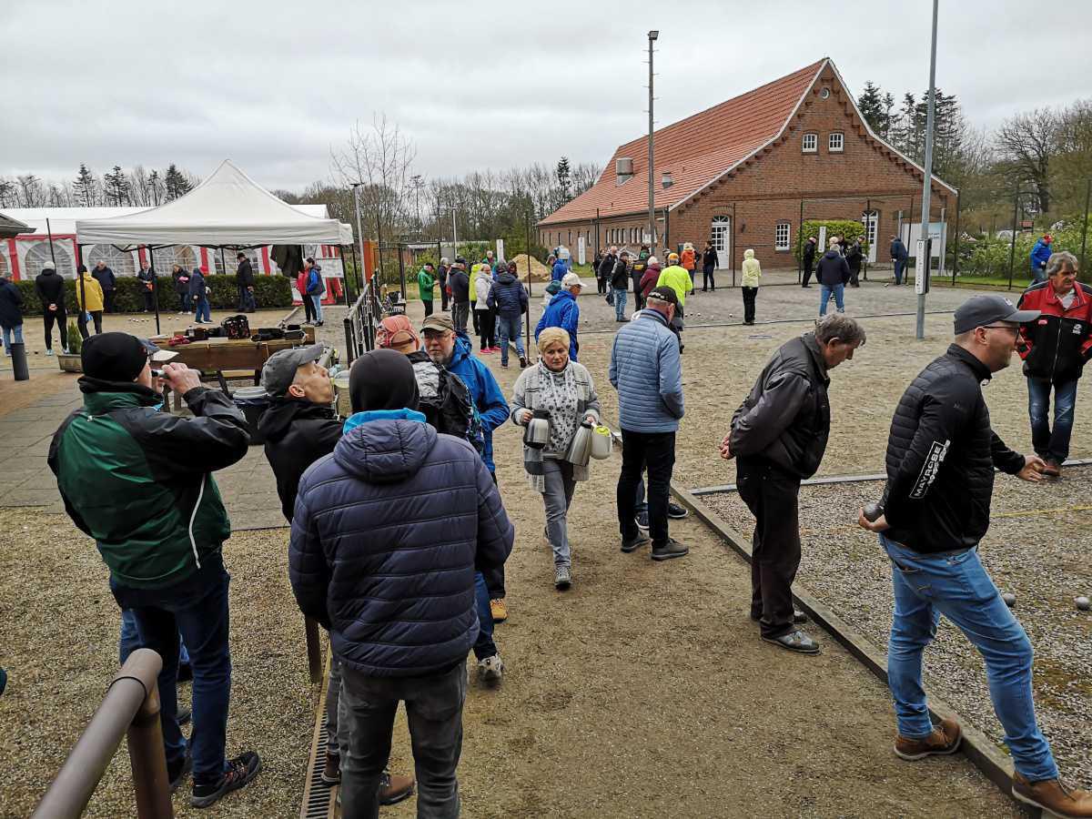 Der Boule Club vom SV Fortuna Fresenburg beendet Corona-Zwangspause Der Boule Club vom SV Fortuna Fresenburg beendet Corona-Zwangspause