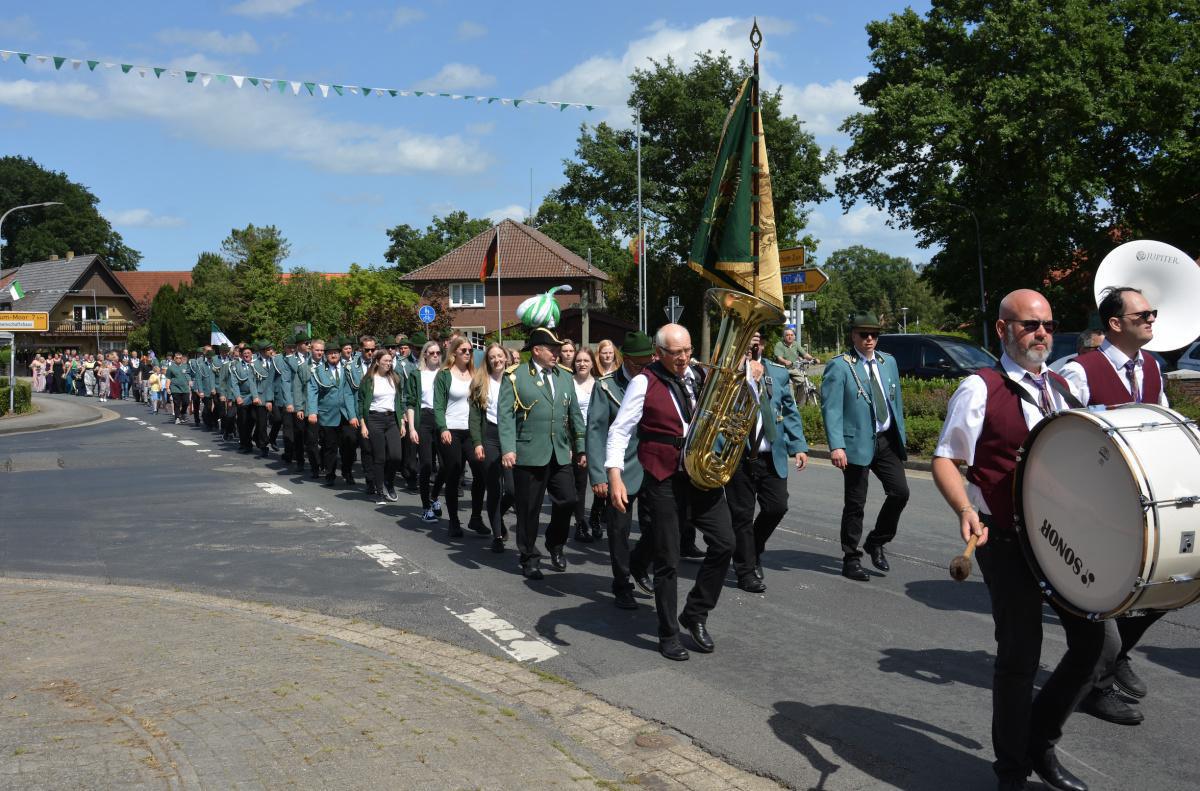 Wer löst König Manfred Buller ab? Wer löst König Manfred Buller ab?