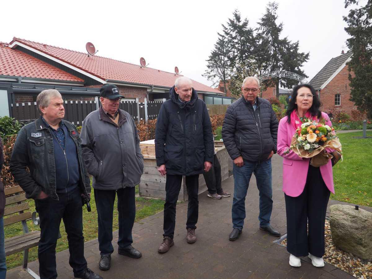 Niederlangen: KLJB stellt Maibaum beim Haus Marie auf Niederlangen: KLJB stellt Maibaum beim Haus Marie auf