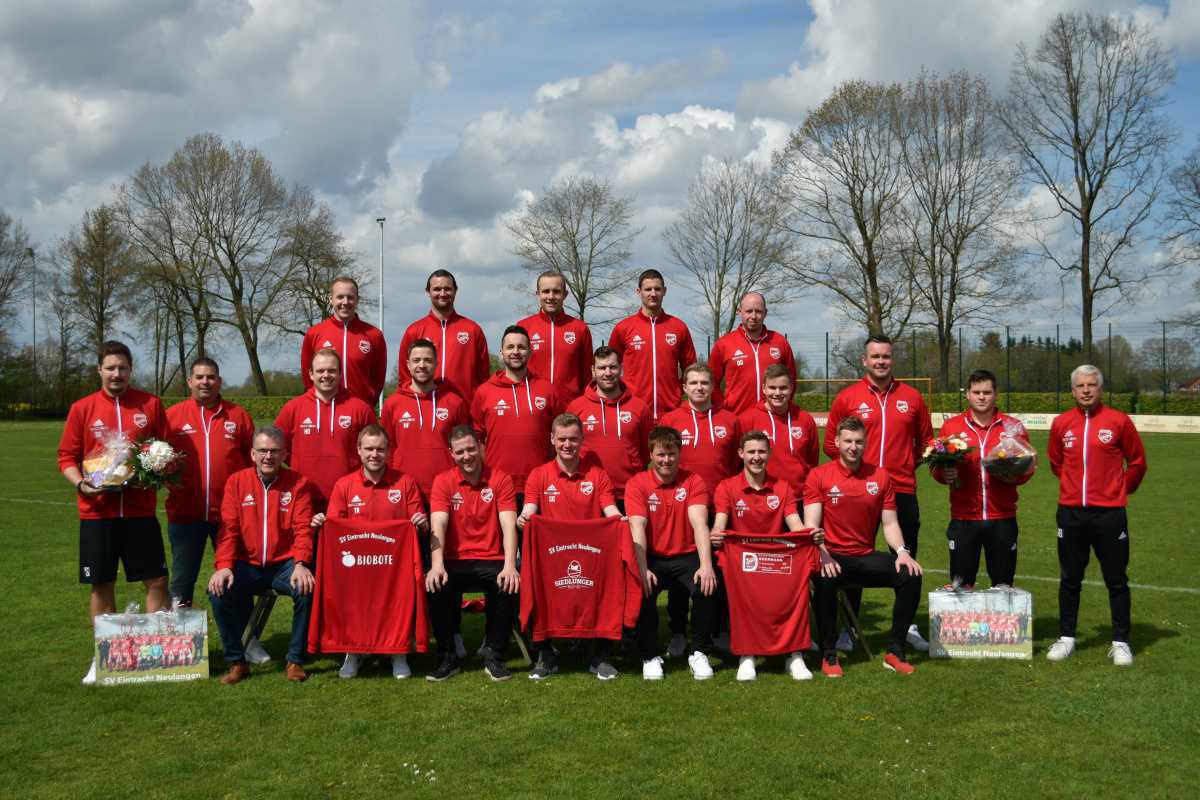 Neue Outfits für die 1. Herren des SV Eintracht Neulangen! Neue Outfits für die 1. Herren des SV Eintracht Neulangen!